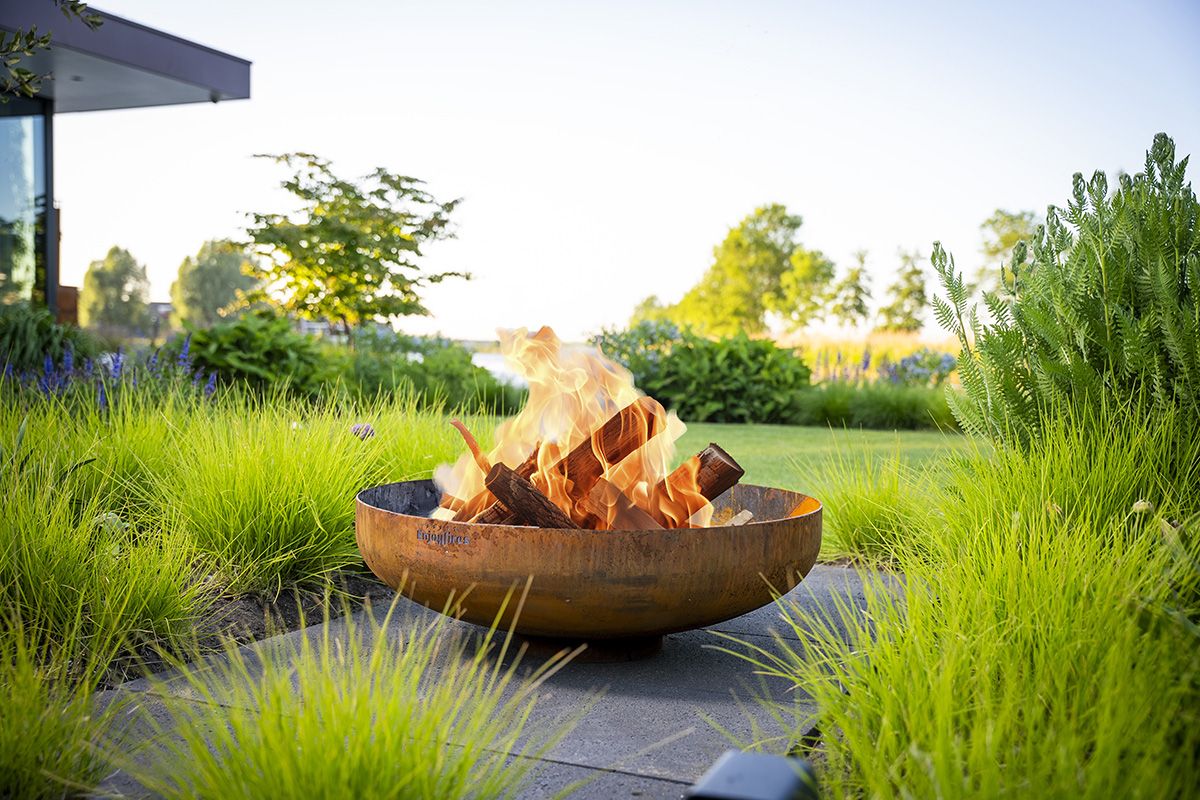 Ronde vuurschaal op voet - cortenstaal - wordt al geroest geleverd - Enjoyfires Cerno