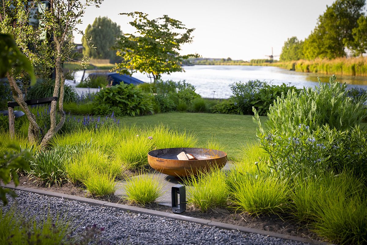 Ronde vuurschaal op voet - cortenstaal - wordt al geroest geleverd - Enjoyfires Cerno